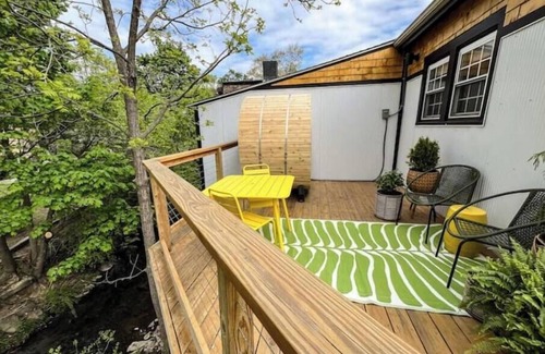 Berkeley Springs Apartment | The Downtown Flat at Creekside