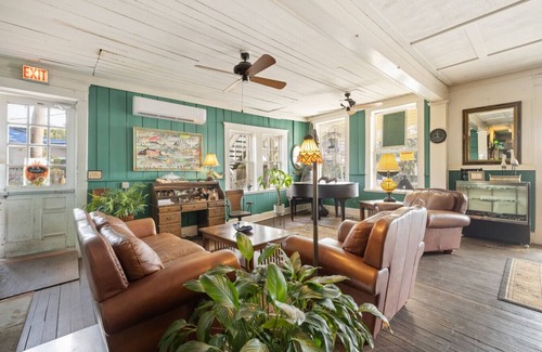 Cedar Key Hotel | The Downtown Historic Island Hotel