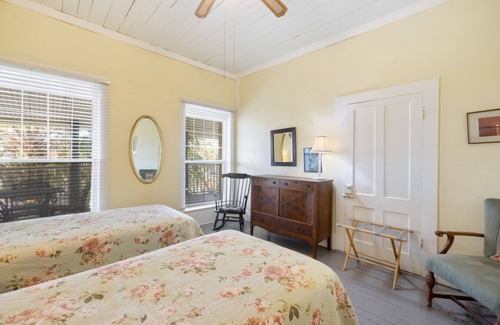 Cedar Key Hotel | The Downtown Historic Island Hotel