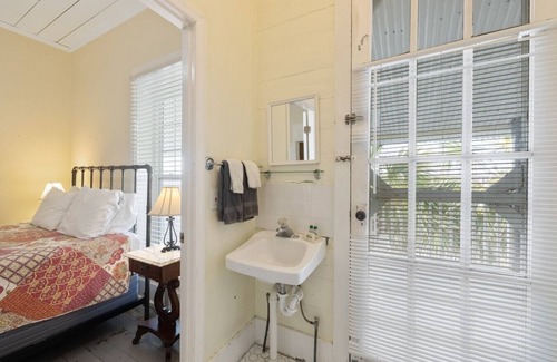 Cedar Key Hotel | The Downtown Historic Island Hotel