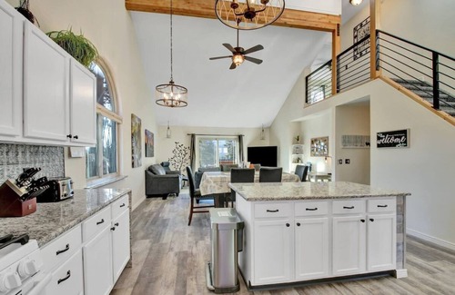 Woodland Park House | The Downtown Nugget - pet friendly. BL 330900