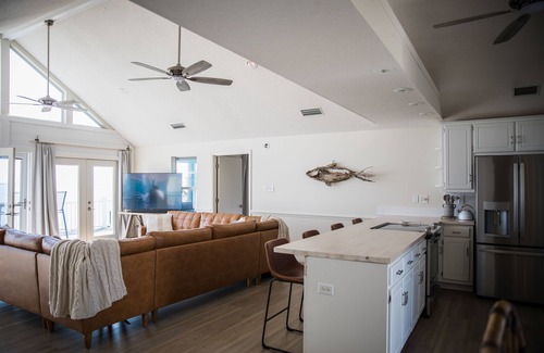 Pass Chateau Harbor House | the DREAMCATCHER at Indian Bay - A peaceful waterfront escape