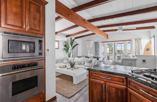 Point Loma House | The Driftwood. Oceanfront Retreat by Sunset Cliffs