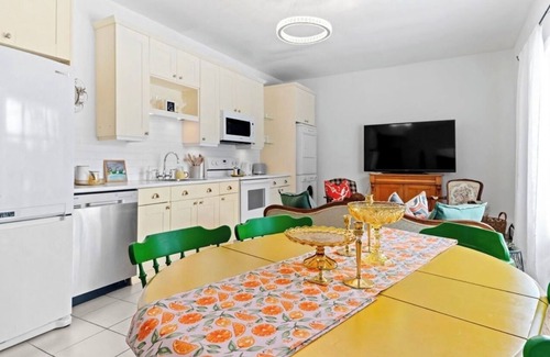 Queens Square Apartment | The Duchess Mary