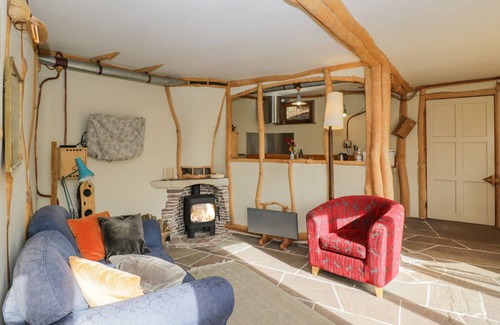 Hereford House | THE DUGOUT, romantic, character holiday cottage in Orcop