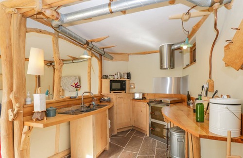 Hereford House | THE DUGOUT, romantic, character holiday cottage in Orcop