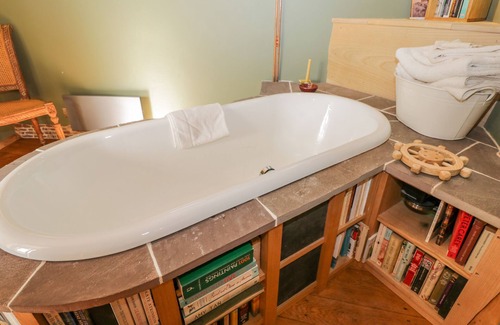 Hereford House | THE DUGOUT, romantic, character holiday cottage in Orcop