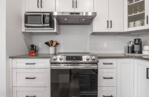 Southeast Calgary House | The Duke | Spacious | Upscale | Close to DT