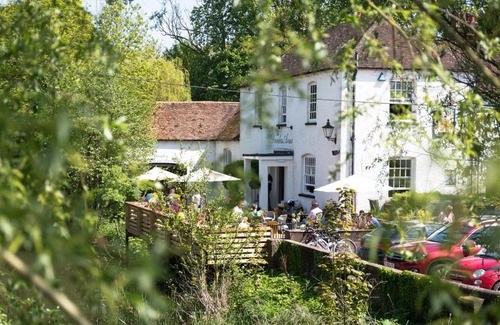 Kintbury Hotel | The Dundas Arms