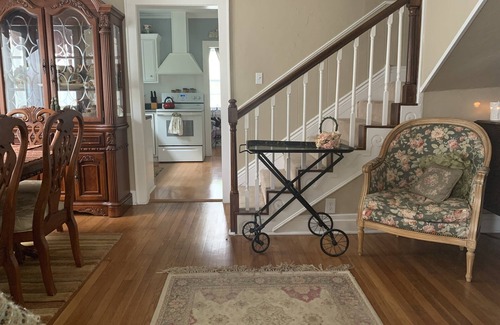 Ashland House | The Eagle's Nest: 5Beds/3Baths Beautiful Craftsman Home