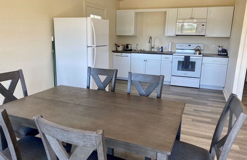 Ingram House | The East House, 2-Level, 3BR/2BA, Sleeps 8, Balcony, Porch