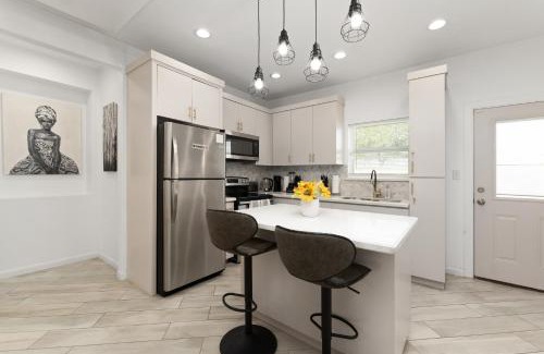 Edinburg Apartment | The Edinburg Oasis Modern 2BD -2BA