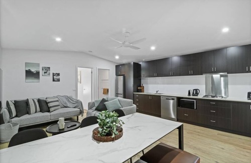 Thornton Villa | "The Eildon" 2 Bedroom Villa - Cabin Villa Sleep up to 5