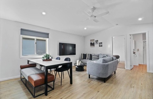 Thornton Villa | "The Eildon" 2 Bedroom Villa - Cabin Villa Sleep up to 5