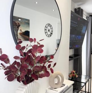 Northampton Apartment | 'The Elegant Comfort' - A Stunning Luxury 2-Bed Flat with Private Garden & Patio - Free Parking