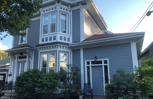 Queens Square Apartment | The Elinor Suite -Heritage property in Charlottetown - 1 of 3 suites 4.5 star