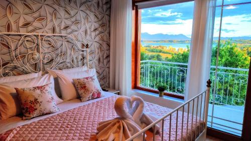 Nikopolis Apartment | The Elysian at Nicopolis jacuzzi