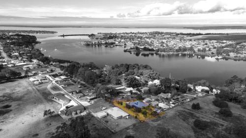 Paynesville House | The Emerald