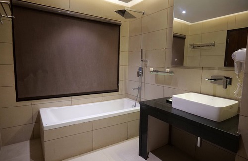 Bullawala Hotel | The Emerald Grand