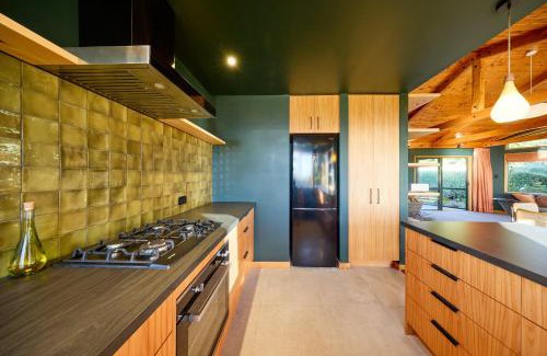 Hapuku House | The Entire Mangamaunu Retreat