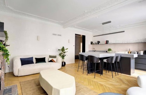 Marais Apartment | THE EPITOME OF PARISIAN ELEGANCE IN THE HEART OF THE MARAIS - RUE DE LA VERRERIE