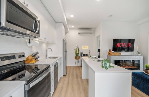Crescent Heights Condo | ✨ The Era City Haven – Modern 2BR/2BA w/Breathtaking Calgary Views