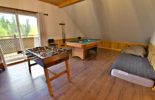 Lantier House | The Escapade - Private hot tub with pool table