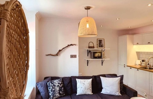 Broughty Ferry Apartment | The Estuary Apartment - 2 minutes form the beach!