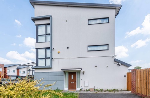 Belle Vue House | The Etihad Exq