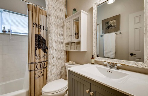 Dripping Springs Bed & Breakfast | The Euro - A Hill Country Suite