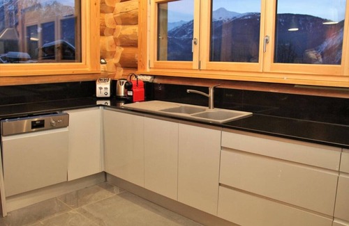 Saint-Martin-de-la-Porte Ski Chalet | -The evening Star-