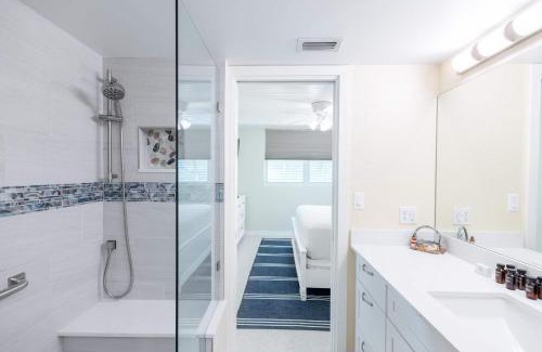 Key West House | The Exuma Cay -Pool View & Parking