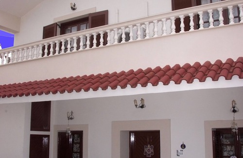 Soroni House | THE F.J. TRADITIONAL HOUSE IS A SPECIAL EXPERIENCE FOR SPECIAL PEOPLE.