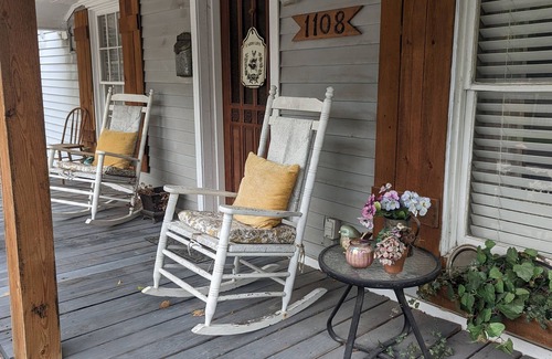 McKinney House | The Farm House sits on a large lot near downtown Mckinney