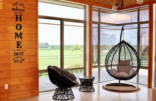 Tamahere House | The Farmette on top of the hill, with great views, and friendly animals