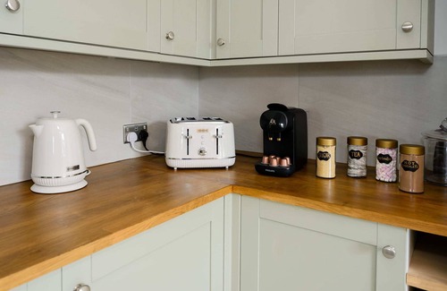 Rugeley House | The Farmhouse: Hot Tub & Sauna Near Cannock Chase