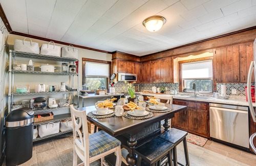 Fort Lawn House | 'The Farmhouse' in Fort Lawn w/Fire Pit & Deck!