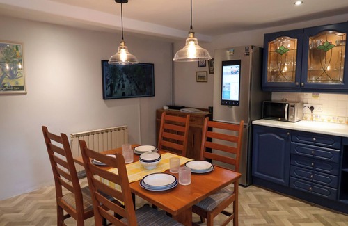 Colyton House | THE FERNERY, family friendly, character holiday cottage in Colyton