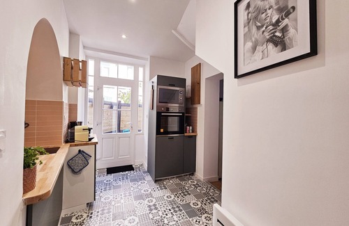 Angouleme Apartment | The filmmaker, terrace and cinema room