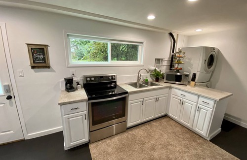 Tigard House | The Fireside Suite - Cozy - 2BR Home, Pet-Friendly