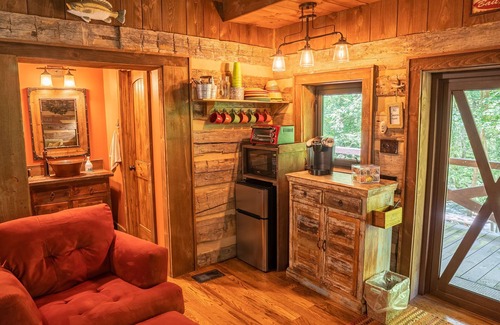 Goldbond Cabin | The Fishing Creek Cabin at Four Fillies Lodge