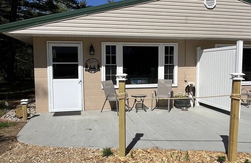 Necedah Apartment | The Fishing Hole is a charming studio near lovely Castle Rock Lake in Necedah.