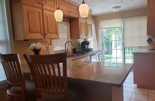Cranston House | The Flat at Philmont Avenue APT at Eden Park Inn