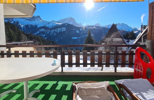 Alpe des Chaux Ski Chalet | The flat is located above the village of Gryon, in Les Verneys Soleil, 2 km from the Fracherets ski