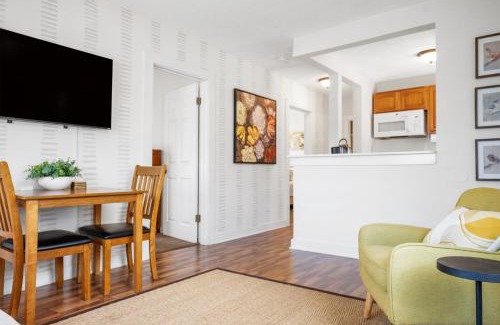 Mobile Apartment | The Flats on Florida St - Super Comfy 2-Bedroom Apartments