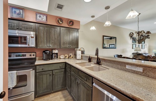 New Braunfels Condo | The Float Inn. Beautiful Condo Overlooking the Comal, Across from Schlitterbahn