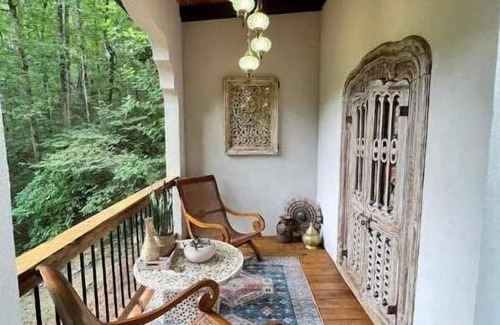 Cullman House | “The Flying Carpet” Moroccan Treehouse