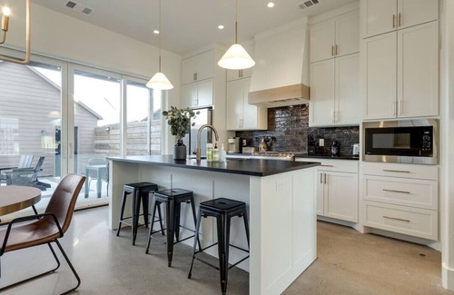 Central Oklahoma City House | The Fox at Wheeler | Garage & Courtyard