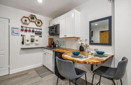 University Park Apartment | The Fox Den in Old Town! Pool, Sauna & Game Room