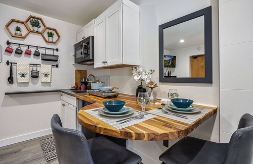 University Park Apartment | The Fox Den in Old Town! Pool, Sauna & Game Room